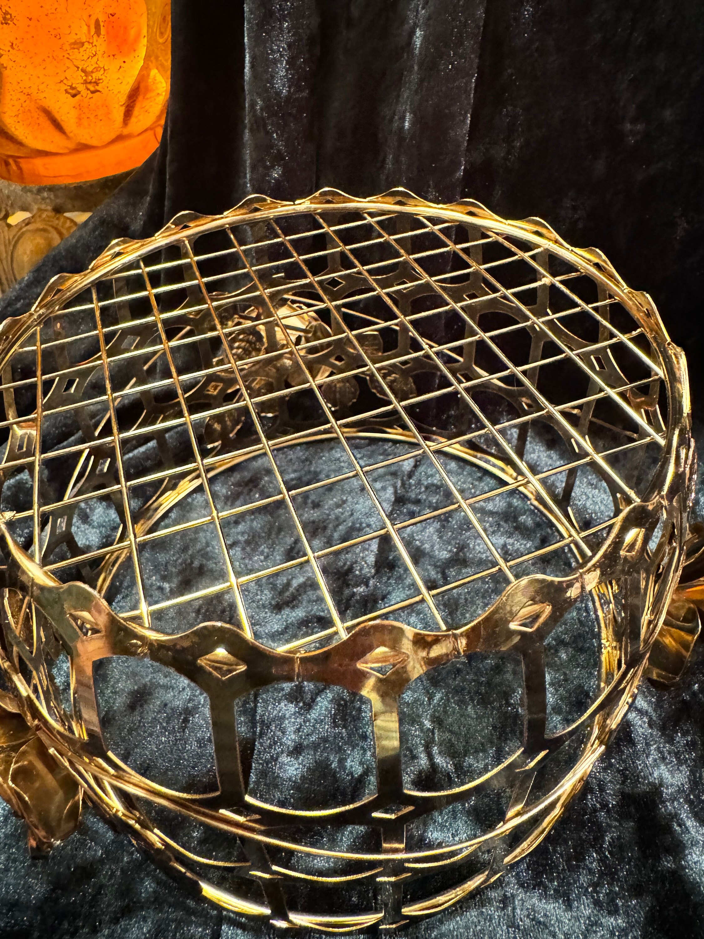 花のディテールが施されたヴィンテージミッドセンチュリーモダン