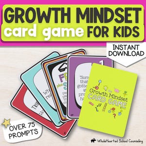 Puede incluir: Un juego de cartas verde con el texto "Growth Mindset Card Game" e ilustraciones de una bombilla, una escalera, un cerebro, una nota musical, un signo de interrogación y una zanahoria. Las cartas están apiladas sobre una superficie de madera. El texto "Over 75 Prompts" es visible en la esquina inferior izquierda.