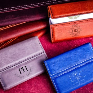 Porte-cartes monogramme personnalisé, Étui pour cartes de visite en cuir, Porte-cartes à gravure monogramme, Porte-cartes d'affaires, Cadeaux de bureau, Cadeau pour lui