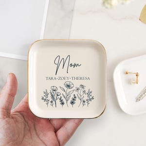 Floral Mom Ring Dish, Jewelry Tray, Ceramic Dish, Trinket Dish, Mom Birthday Gift, Gift for Her, Personalized Gift, Unique Gift, Custom Gift
