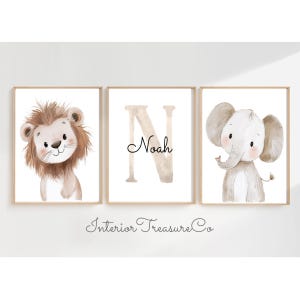 Impressões personalizadas de animais da selva para berçário, nome personalizado, arte de parede com placa inicial, decoração de berçário com tema de safári neutro, arte de parede para quarto de criança para impressão