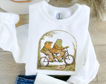Koszulka Żaba i Ropucha, Bluza Żaba i Ropucha, Klasyczna Bluza z Książką, Prezent Miłośnika Książek, Koszulka Rowerowa Żaba, Słodka Koszulka Żaba, Koszulka Natura