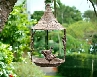 Mangeoire à oiseaux suspendue en fer rustique | Décoration de jardin de style vintage | Mangeoire d'extérieur en métal | Cadeau d'observation des oiseaux | Chaîne de suspension