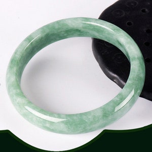 Brazalete de jade delicado, pulseras de jade natural, brazalete de piedra verde, joyería hecha a mano, pulseras para mujer, pulseras minimalistas, regalos para ella