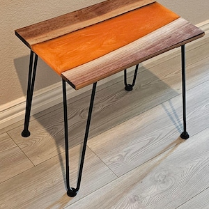 Mesa auxiliar River de borde vivo personalizada / Muebles artísticos de resina epoxi