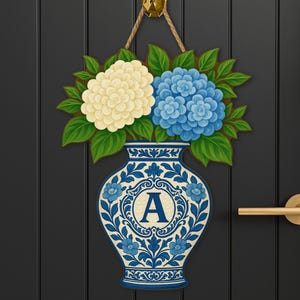 Vaso de madeira com estampa de hortênsia chinesa personalizada | Decoração floral azul e branca personalizada para porta de entrada | Placa de porta com letra inicial