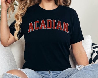 Camiseta Acadian retrô para presente Acadian para camiseta Acadian Camiseta Acadian personalizada Camisa atlética universitária com estampa vermelha