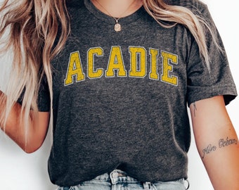 Camiseta Acadie retrô para presente acadiano para camiseta acadiana Camiseta Acadie personalizada Camisa atlética universitária com estampa amarela