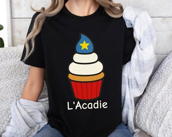 Camiseta con la bandera acadia de cupcakes y muffins. Camiseta del orgullo marítimo con cupcakes y muffins en azul, blanco y rojo. Camiseta acadia del festival de Acadia. Regalo.