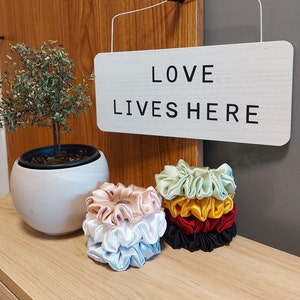 Mini scrunchies de seda, pequeno elástico de cabelo, natural, presente feito à mão, presente para ela, madrinha, aniversário, mãe, professora, menina