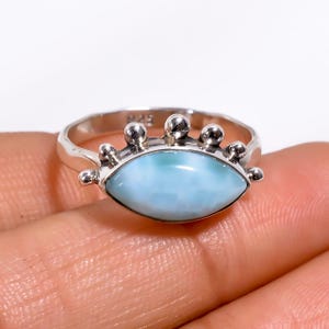 Ring met natuurlijke larimar, edelsteenring, handgemaakte unisex ring van 925 sterling zilver.