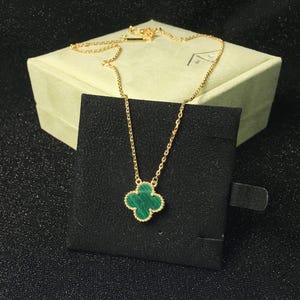 Vintage VCA 18k yellow gold malachite Clover  Necklace