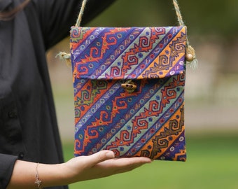 Bisaccia con tappeto vintage realizzata a mano - Borsa a tracolla Boho Chic per le avventure quotidiane