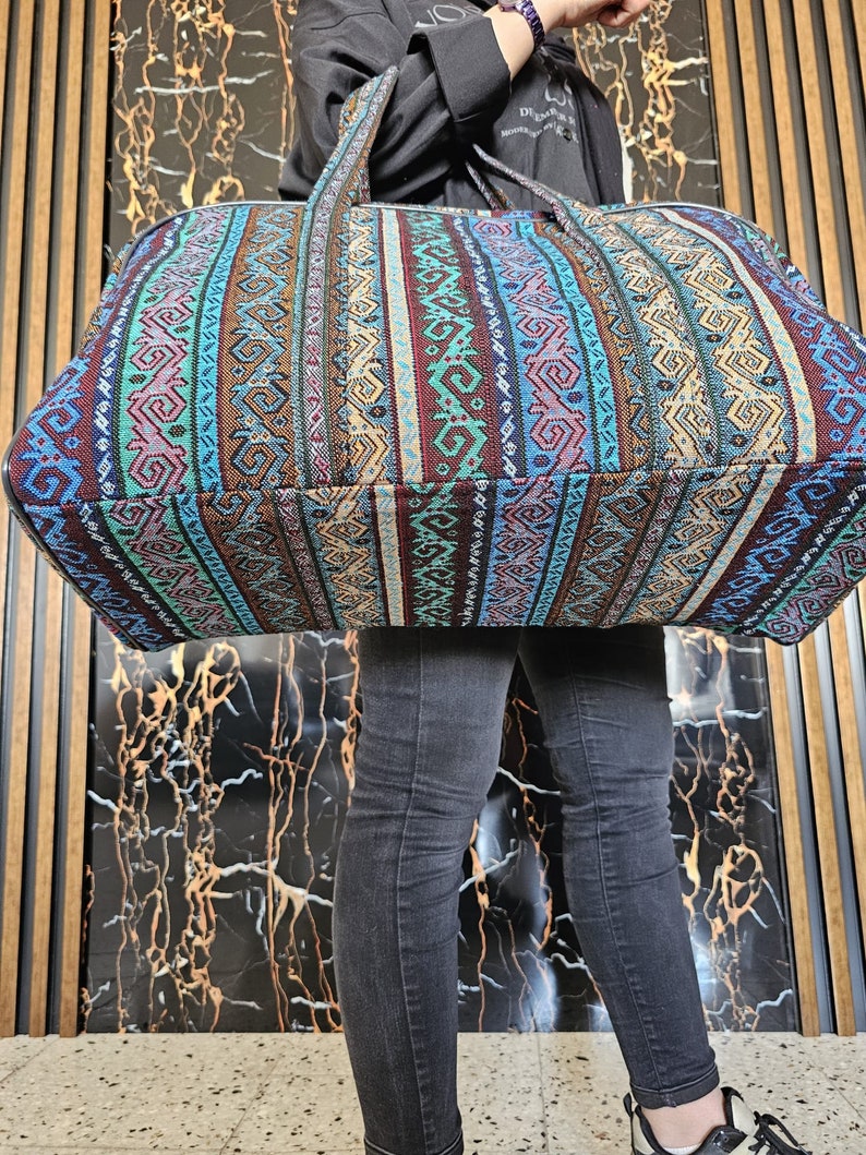 Side view of the Gaziantep handcrafted suitcase, emphasizing its robust and roomy structure.