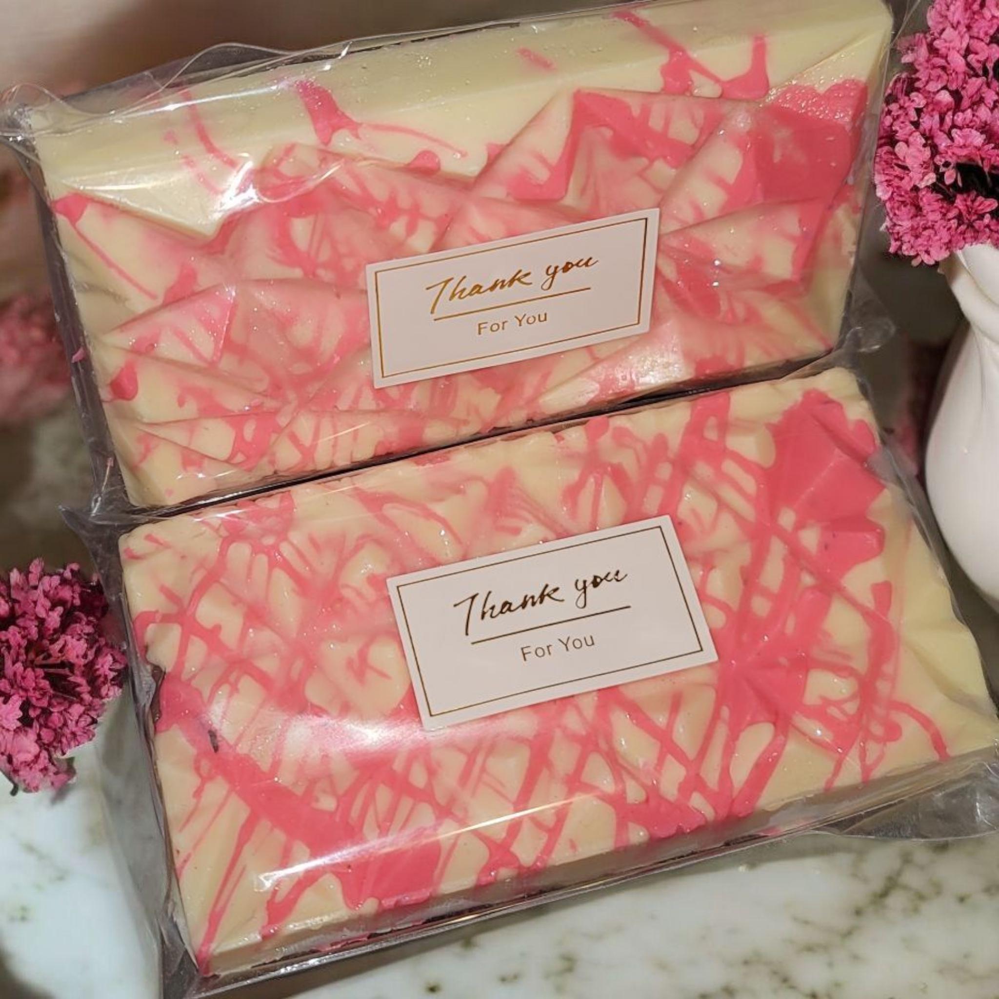 Viral Angel Hair White Chocolate Bar