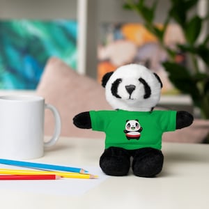Kuscheltier mit Panda-T-Shirt - Haustierfreund mit niedlicher Grafik für Kinder und Kleinkinder, mehrere Tiere zur Auswahl
