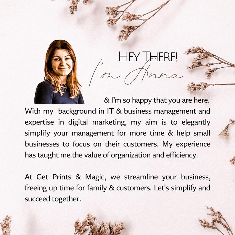 Peut inclure: Image promotionnelle avec le texte "HEY THERE! I'm Anna." L'image pr&eacute;sente une femme et du texte d&eacute;crivant son expertise en informatique et en marketing num&eacute;rique, visant &agrave; simplifier la gestion des entreprises. L'image comprend la phrase "Get Prints & Magic."