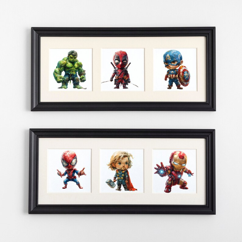 Pu&ograve; includere: Una cornice nera con sei cornici pi&ugrave; piccole all'interno. Ogni cornice contiene un diverso personaggio di supereroi, tra cui Hulk, Deadpool, Capitan America, Spider-Man, Thor e Iron Man.