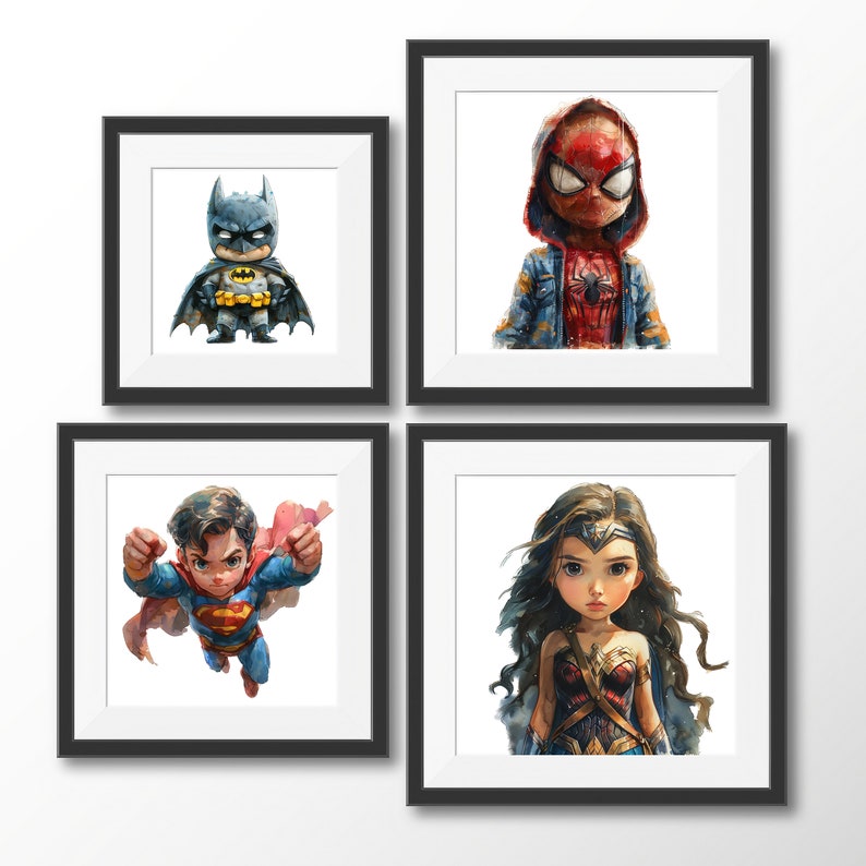 Pu&ograve; includere: Quattro illustrazioni incorniciate di supereroi. La cornice in alto a sinistra mostra una versione cartoon di Batman in un costume nero e giallo. La cornice in alto a destra mostra una versione cartoon di Spiderman in un costume rosso e blu. La cornice in basso a sinistra mostra una versione cartoon di Superman in un costume blu e rosso. La cornice in basso a destra mostra una versione cartoon di Wonder Woman in un costume rosso e blu.