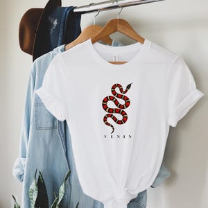 T-shirt con stampa serpente / Maglietta streetwear d'ispirazione vintage / Top unisex in cotone