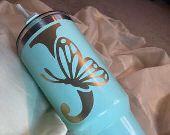 Vaso con nombre inicial en forma de mariposa, vaso personalizado, vaso con forma de mariposa, regalos para mejores amigas, taza de viaje, regalo de cumpleaños para ella