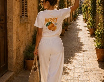 IMPACT „Squeeze The Day“-T-Shirt | Unisex-T-Shirt mit Zitrusmotiv | Orangefarbener Rückendruck | Sommerliches Streetwear-Shirt