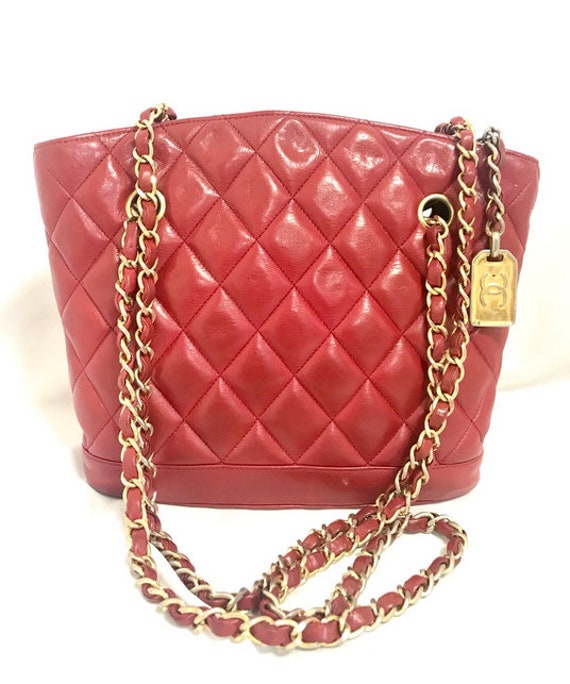Lipstick red quilted lamb leather trapezoid shape 