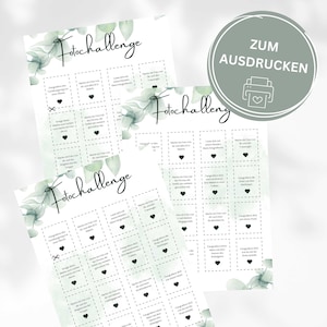 Può includere: Un gioco di foto sfida stampabile con uno sfondo acquerellato verde e il testo "Fotochallenge" e "Zum Ausdrucken". Il gioco include prompt come "Fai una foto con la persona che ami" e "Scatta una foto del gruppo più grande".