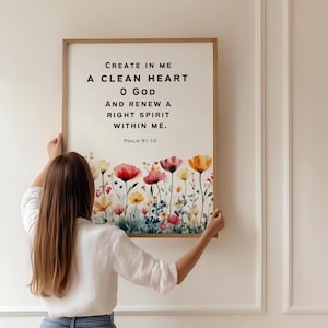 Puede incluir: Una impresión enmarcada con un diseño floral de acuarela y el texto "Crea en mí un corazón limpio, oh Dios, y renueva en mí un espíritu recto. Salmo 51:10".