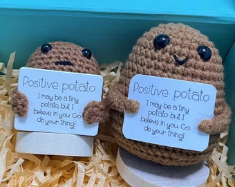 Pocket Hug Mini peluche creativo lavoro a maglia lana bambola di patate regali di patate positivi decorazione per auto con supporto