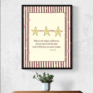 Peut inclure: Une affiche encadrée représentant trois étoiles jaunes avec des visages reliées par de petits cœurs roses. Le fond est crème avec une bordure à rayures marron foncé et blanches agrémentée de petites étoiles roses. Le texte indique : What you do makes a difference, and you have to decide what kind of difference you want to make. Jane Goodall.
