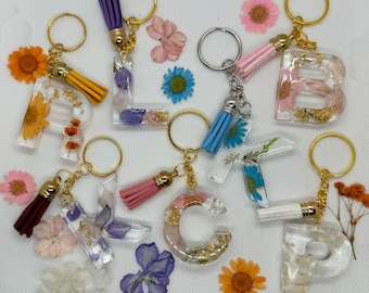 porte-clefs en résine epoxy avec de vraies fleurs séchées