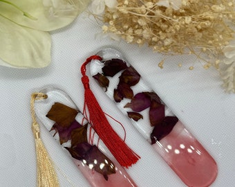 segnalibri in resina con veri petali di rosa, regali per la festa della mamma
