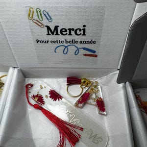 Coffret Cadeau Personnalisable : Boîte avec Marque-Page et Porte-Clé