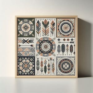 Puede incluir: Obra de arte enmarcada cuadrada con un patrón tribal geométrico. El diseño incluye formas circulares y cuadradas, flechas e ilustraciones de plumas en tonos verdes, marrones y grises. La obra de arte está sobre un fondo blanco, enmarcada en madera clara.