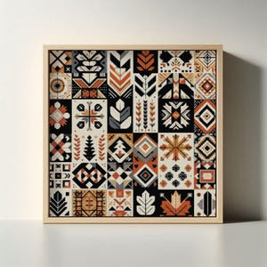 Könnte beinhalten: Quadratische gerahmte Kunst mit einem Patchwork-Design aus geometrischen Mustern. Das Kunstwerk zeigt schwarze, weiße, orangefarbene und graue Formen. Der Holzrahmen verleiht dem Stück eine natürliche Note.