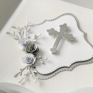 Silberne Grußkarte zur Taufe, katholisches modernes Kreuz Design als Geschenk, elegantes Erstkommunions-Andenken für Mädchen