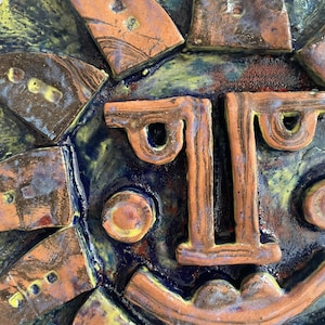 Escultura de parede de sol em cerâmica brutalista de Peter Stemmler