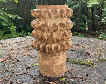 brutaistischer Lampenfuss