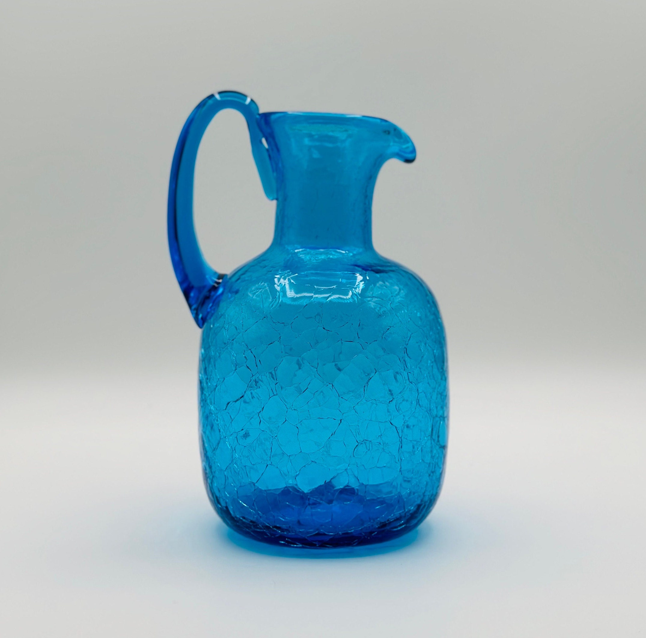 希少なヴィンテージ BLENKO ブレンコガラス 置物 手拭きガラスアメリカ雑貨 Blenko #656S Turquoise Crackle Glass Pitcher With High Handle - Etsy