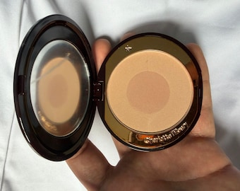Charlotte tilbury cheek To chic two-tone powder blush peach