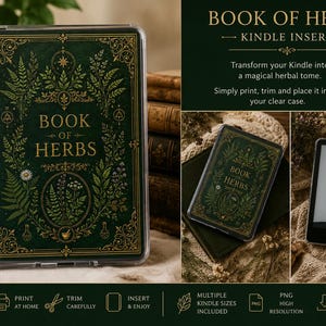 Puede incluir: Un inserto digital para Kindle con fondo verde oscuro, filigrana dorada, ilustraciones botánicas de helechos y hierbas, y el texto "BOOK OF HERBS". El diseño se muestra dentro de una funda transparente y en una pantalla Kindle, con instrucciones para imprimir, recortar e insertar el gráfico en la funda del dispositivo.