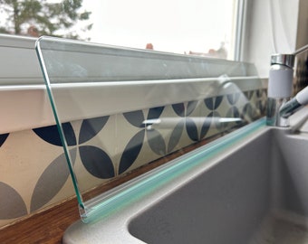 Worktop glass splash guard screen for kitchen sinks - 600mm (length) x 150mm (height) x 6mm (thick)
