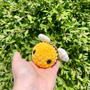 Crochet Bee | Crochet Bumblebee | Bee Plushie | Bee Toy | Handmade | Soft Plushie | Amigurumi Bee | Amigurumi Bumblebee