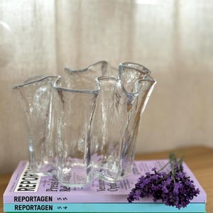 Muurla Finland &#39;Eva&#39; handkerchief vase – 15 × 17 cm – Vintage Scandinavian Art Glass