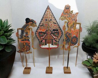 インドネシア　ワヤン人形2体（RAMA、SHINTA） インドネシア伝統工芸 ワヤン人形 Rama & Sinta額入り ペア人形 - メルカリ