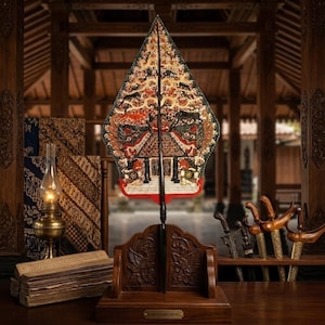 Grote schaduwpop Gunungan levensboom – handgemaakte Indonesische wayang kulit-muurdecoratie, Javaanse leerkunst
