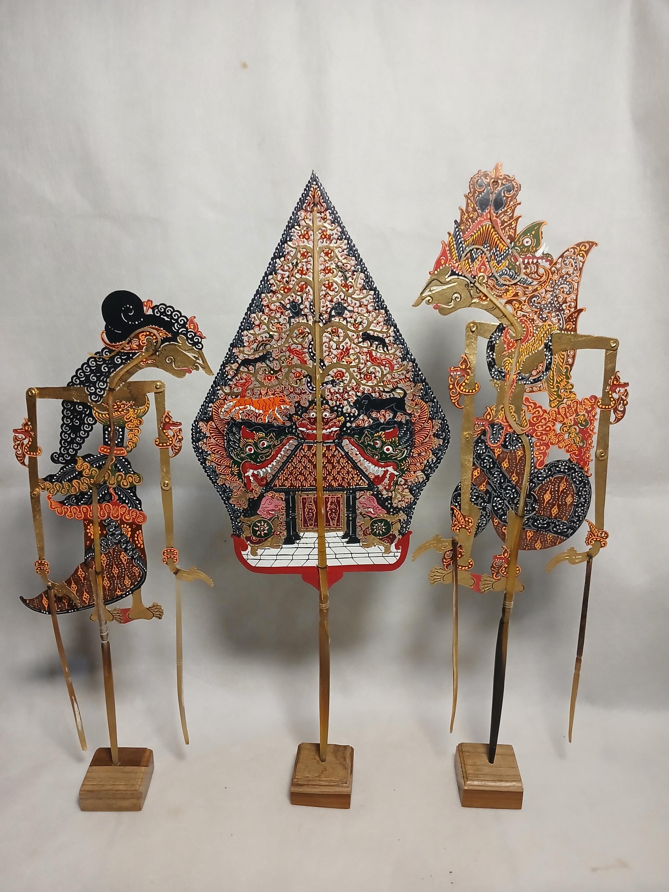 インドネシア　ワヤン人形2体（RAMA、SHINTA） インドネシア伝統工芸 ワヤン人形 Rama & Sinta額入り ペア人形 - メルカリ