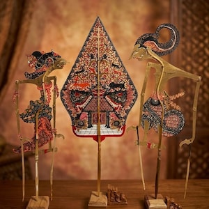Large Arjuna & Srikandi Shadow Puppet Set with Gunungan – Handmade Indonesian Wayang Kulit, Javanese Leather Art