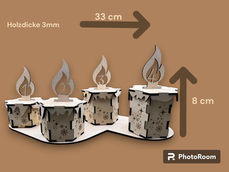 May include: Four wooden candle holders with a snowflake design. Each holder has a number from 1 to 4 on the top. The holders are 8 cm tall and 33 cm wide. Holzdicke 3mm.